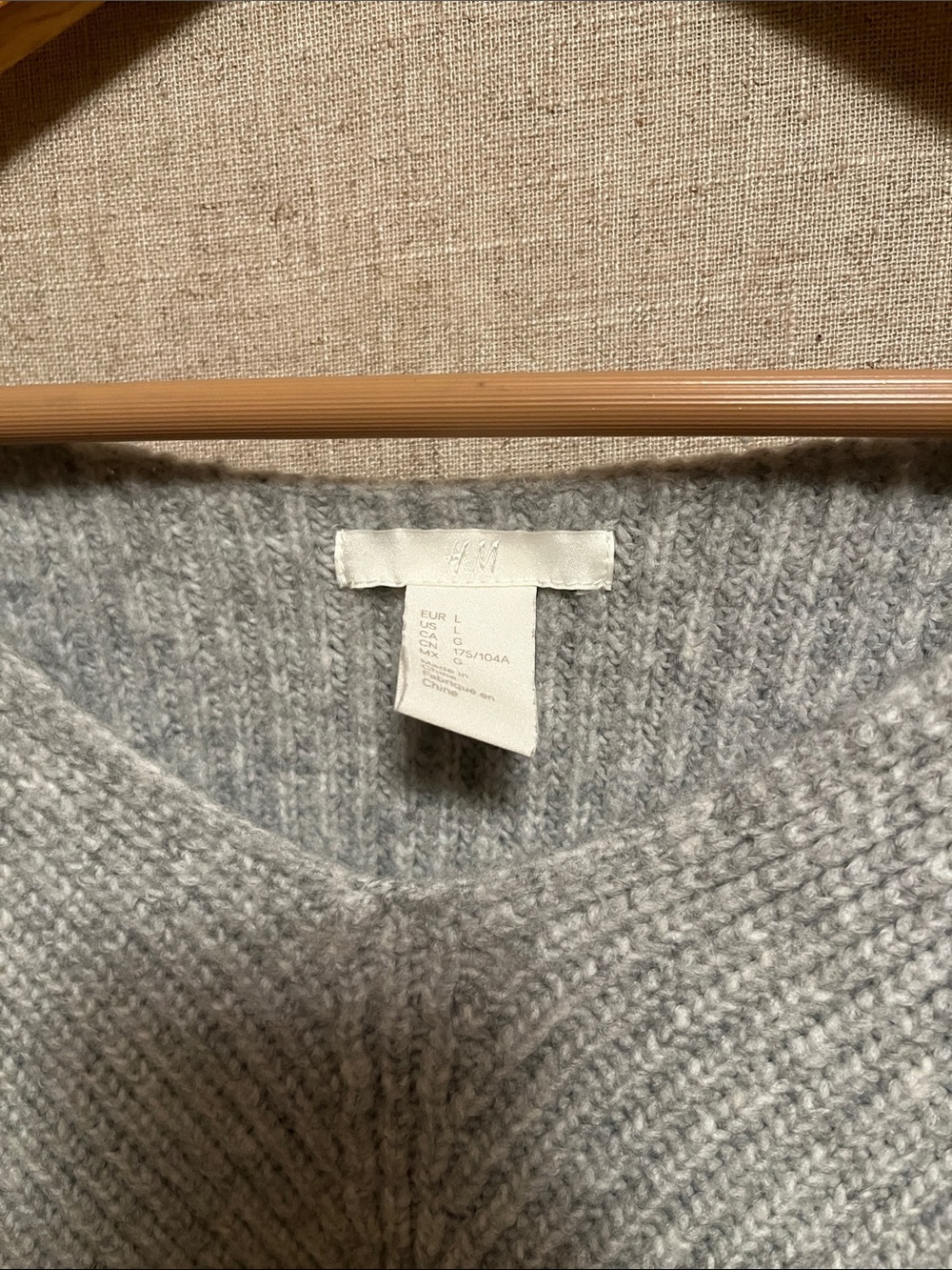 Women’s H&M knit sweater size large - Picture 2 of 6